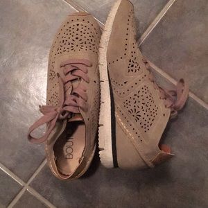 Lace print tennis shoes